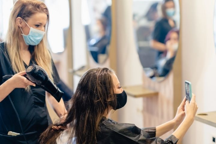 Benefits of Pursing a Cosmetology License